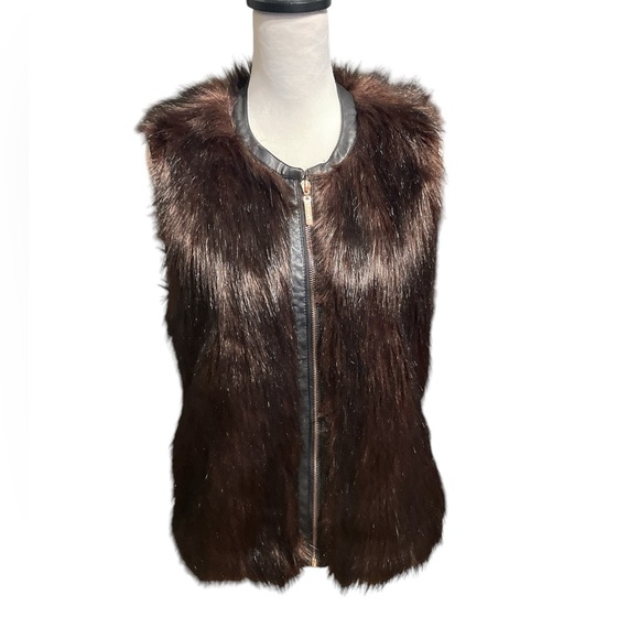 Amisu Faux Fur Zip Front Vest With Vegan Leather Trim, Size 10, Winter Holiday - Picture 2 of 10